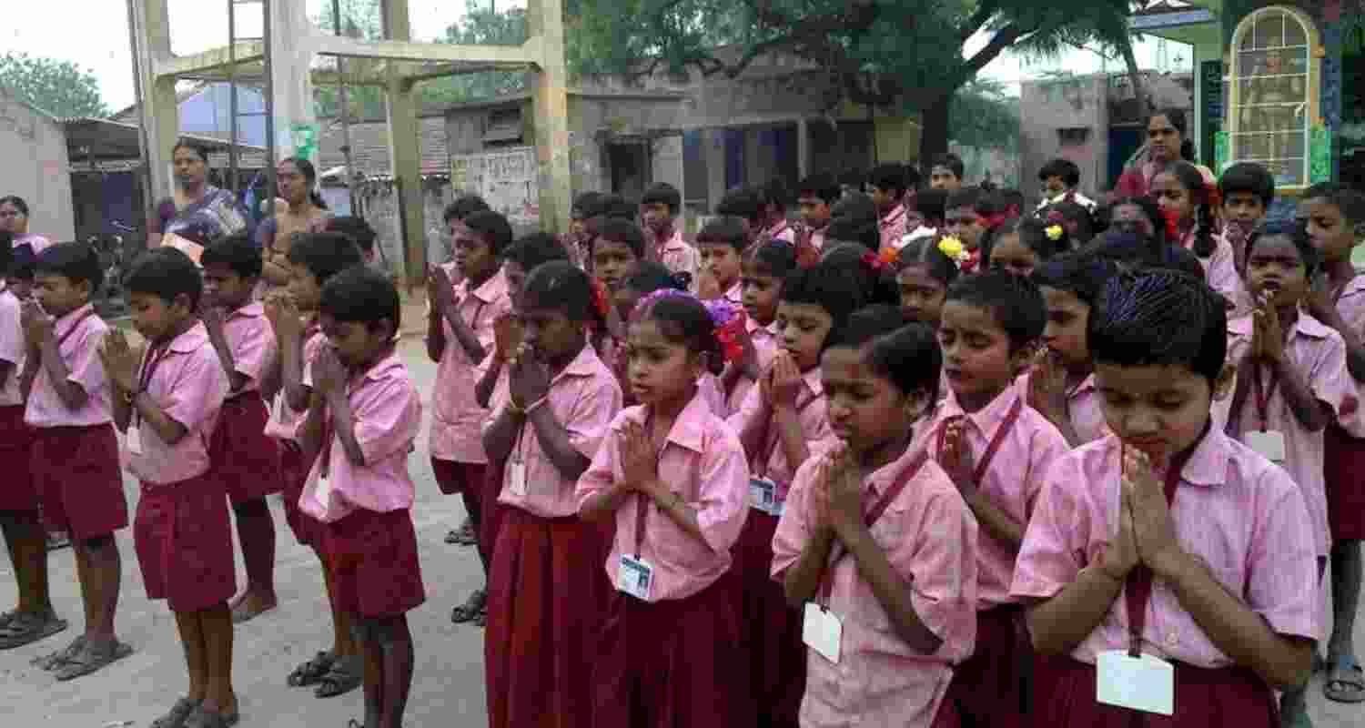 Bengal schools' student to sing state song with national anthem Bengal schools' student to sing state song with national anthem