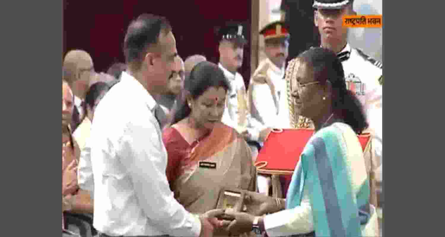 President Droupadi Murmu posthumously awards Shaurya Chakra to Captain Deepak Singh for bravery during anti-terror operations in Jammu and Kashmir. President Droupadi Murmu posthumously awards Shaurya Chakra to Captain Deepak Singh for bravery during anti-terror operations in Jammu and Kashmir.