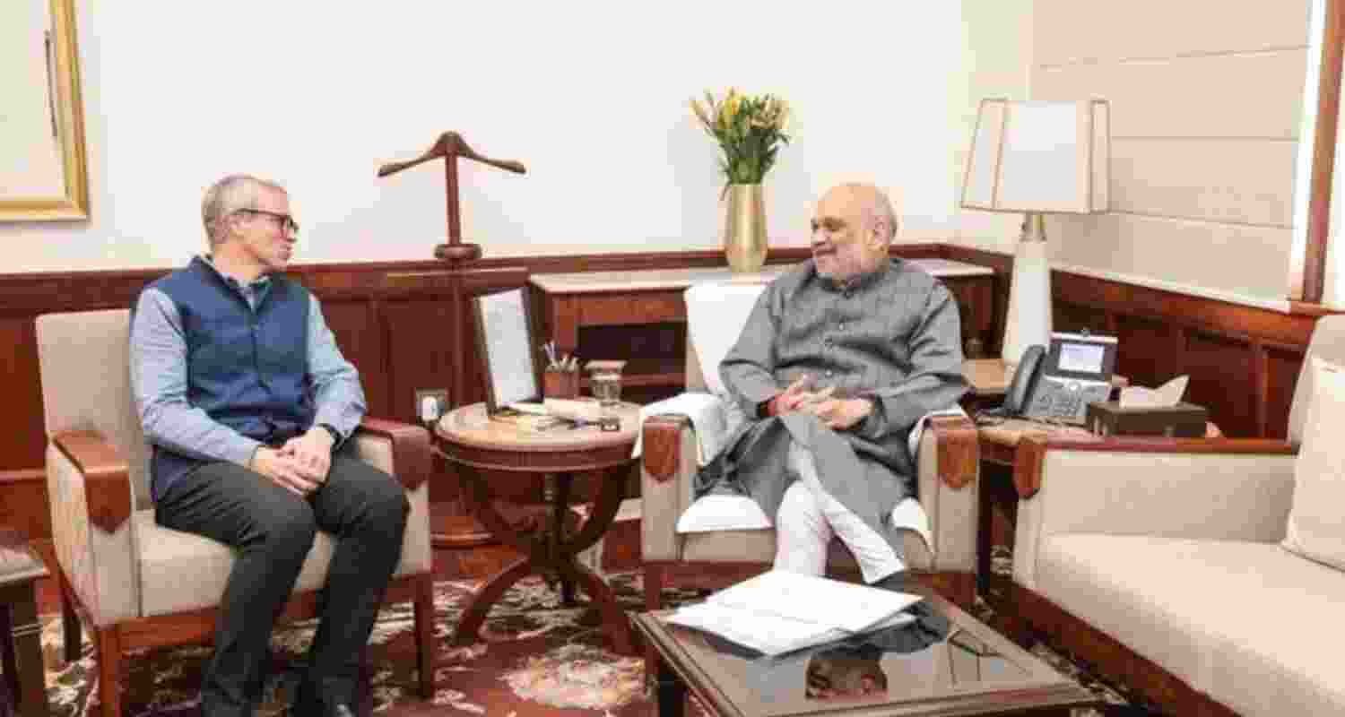 J&K CM meets Union Home Minister, key issues of UT discussed J&K CM meets Union Home Minister, key issues of UT discussed