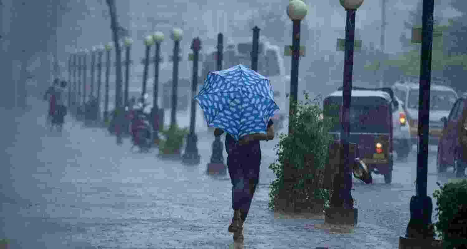 Rainfall brings respite to Kashmir as temperature drops by 15°C. Rainfall brings respite to Kashmir as temperature drops by 15°C.