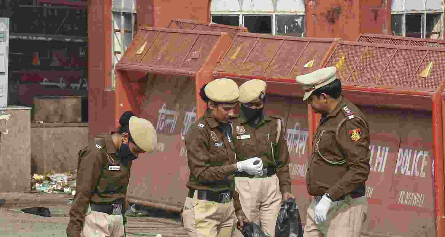 Police personnel search for evidence in the aftermath of a car blast near Red Fort, in New Delhi, Thursday. Police personnel search for evidence in the aftermath of a car blast near Red Fort, in New Delhi, Thursday.