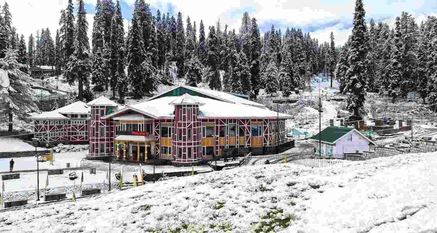 Several weather stations in the Kashmir Valley witnessed the season’s coldest night on Friday. Several weather stations in the Kashmir Valley witnessed the season’s coldest night on Friday.