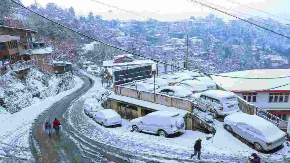 Shimla, the capital, experienced a delightful snowfall on Saturday Shimla, the capital, experienced a delightful snowfall on Saturday