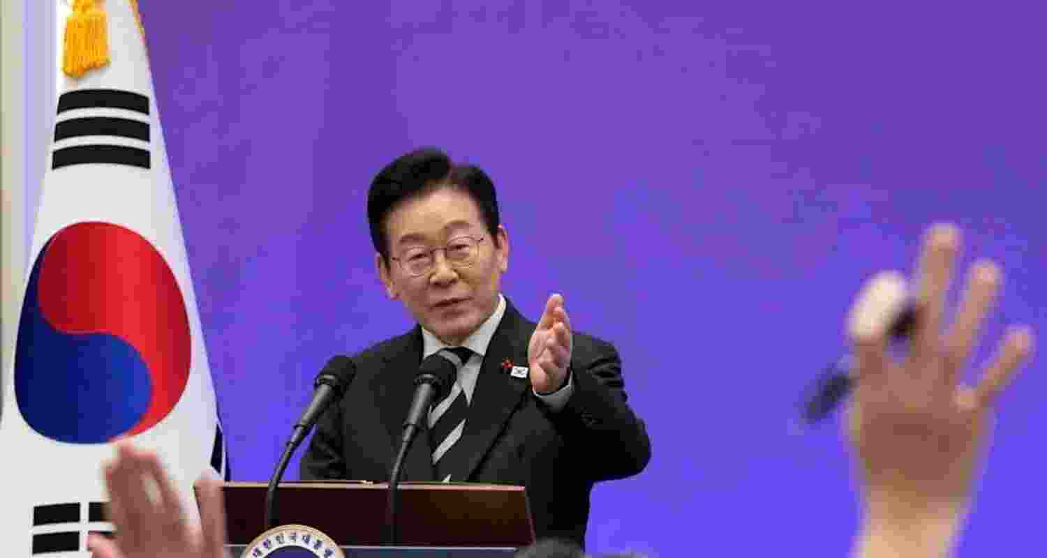 South Korean President Lee Jae Myung said Wednesday he is considering apologising to North Korea amid suspicions that his ousted conservative predecessor deliberately heightened military tensions ahead of declaring brief martial law. South Korean President Lee Jae Myung said Wednesday he is considering apologising to North Korea amid suspicions that his ousted conservative predecessor deliberately heightened military tensions ahead of declaring brief martial law.