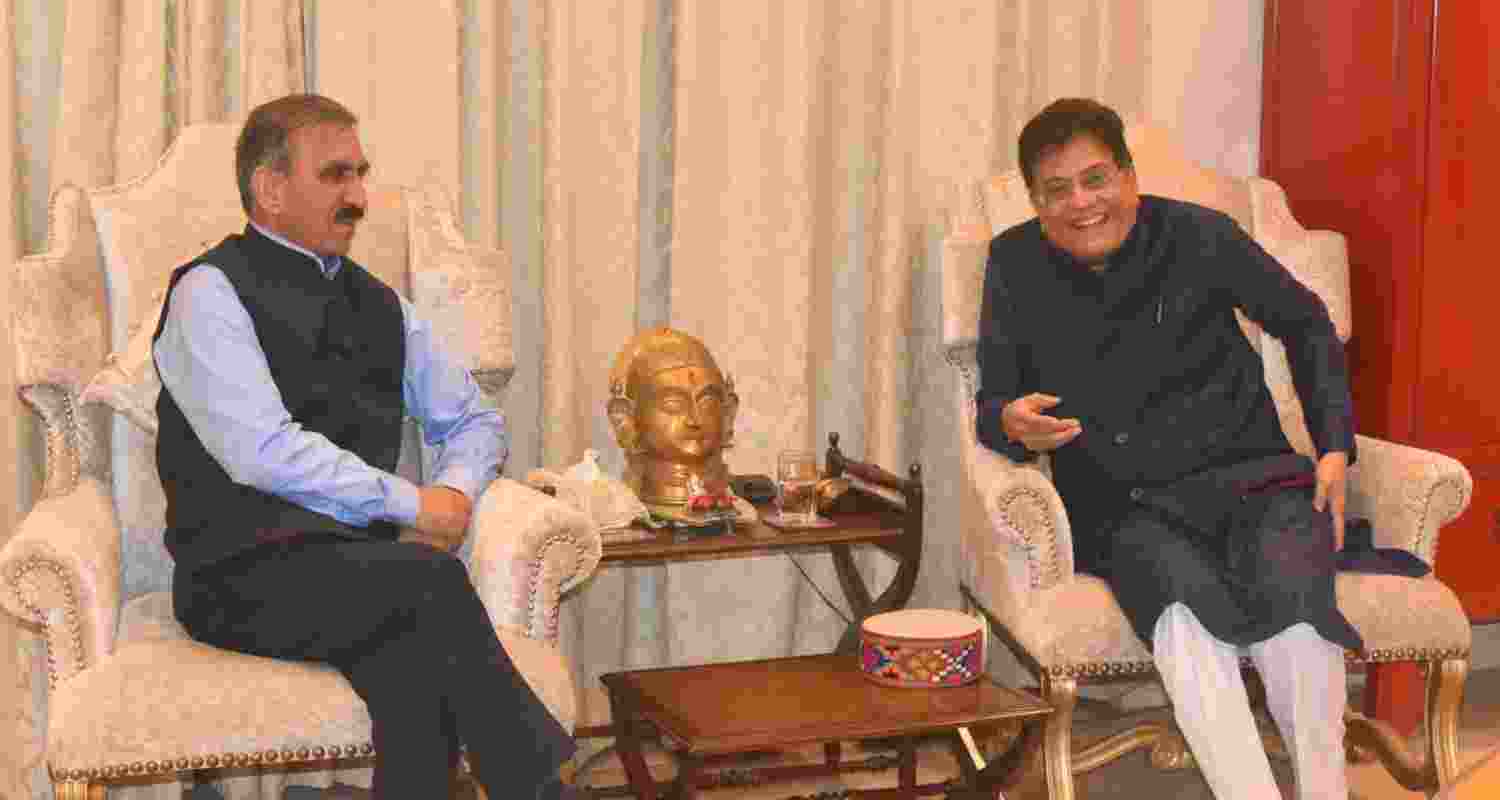 HP CM pleads for ban on Apple imports during peak season HP CM pleads for ban on Apple imports during peak season