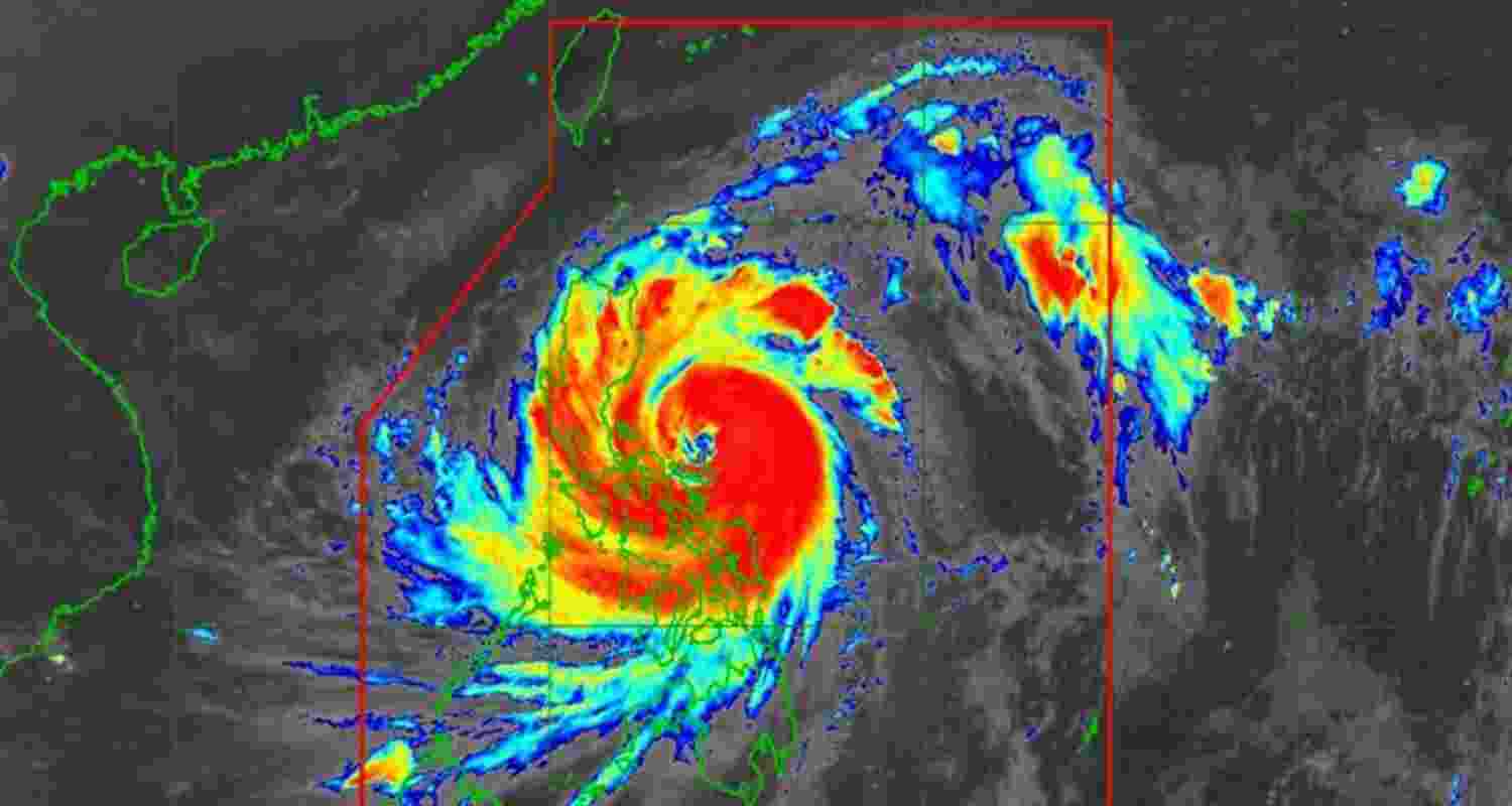 Typhoon Fung-Wong set to hit Philippines on Sunday night Typhoon Fung-Wong set to hit Philippines on Sunday night