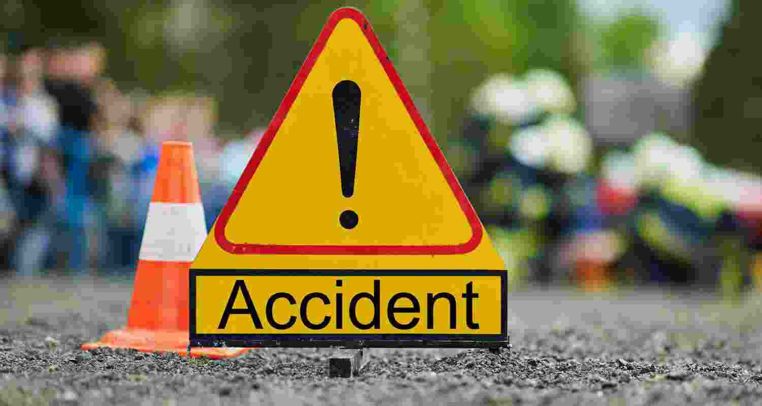 Car rams into hill in Hamirpur; one dead, another critical Car rams into hill in Hamirpur; one dead, another critical