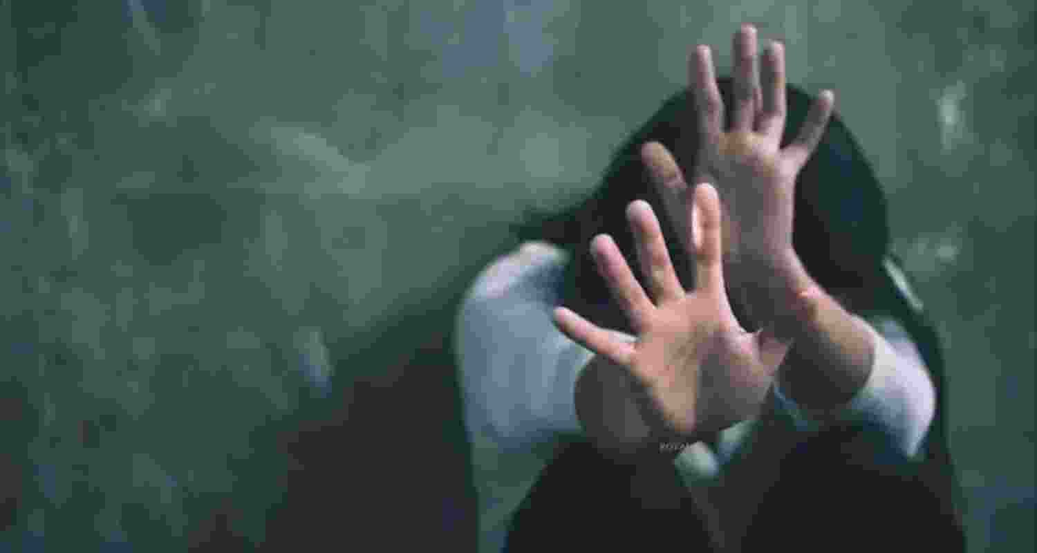 Woman scalded with boiling oil for resisting eve-teasing Woman scalded with boiling oil for resisting eve-teasing