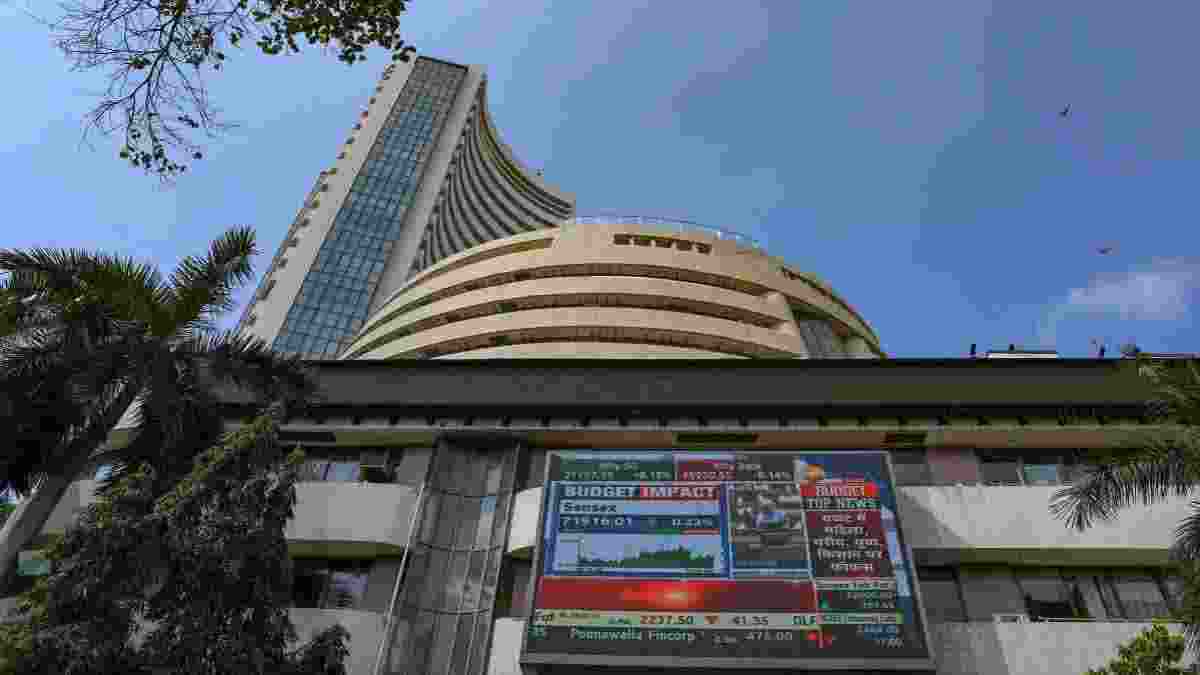 Markets settle higher on buying in bank, auto stocks Markets settle higher on buying in bank, auto stocks