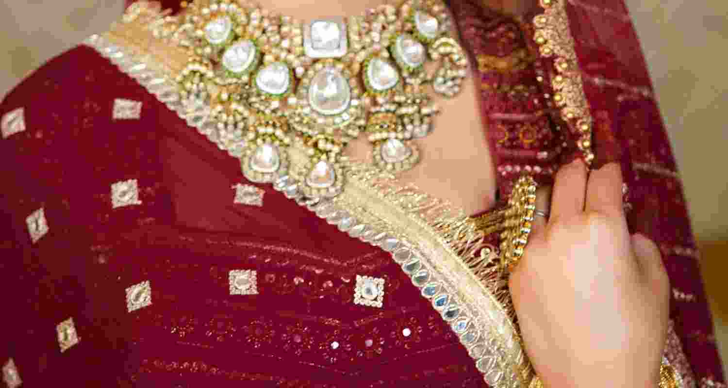A UP wedding was called off after the bride rejected a saree brought by the groom's family, triggering a clash that left three injured. A UP wedding was called off after the bride rejected a saree brought by the groom's family, triggering a clash that left three injured.