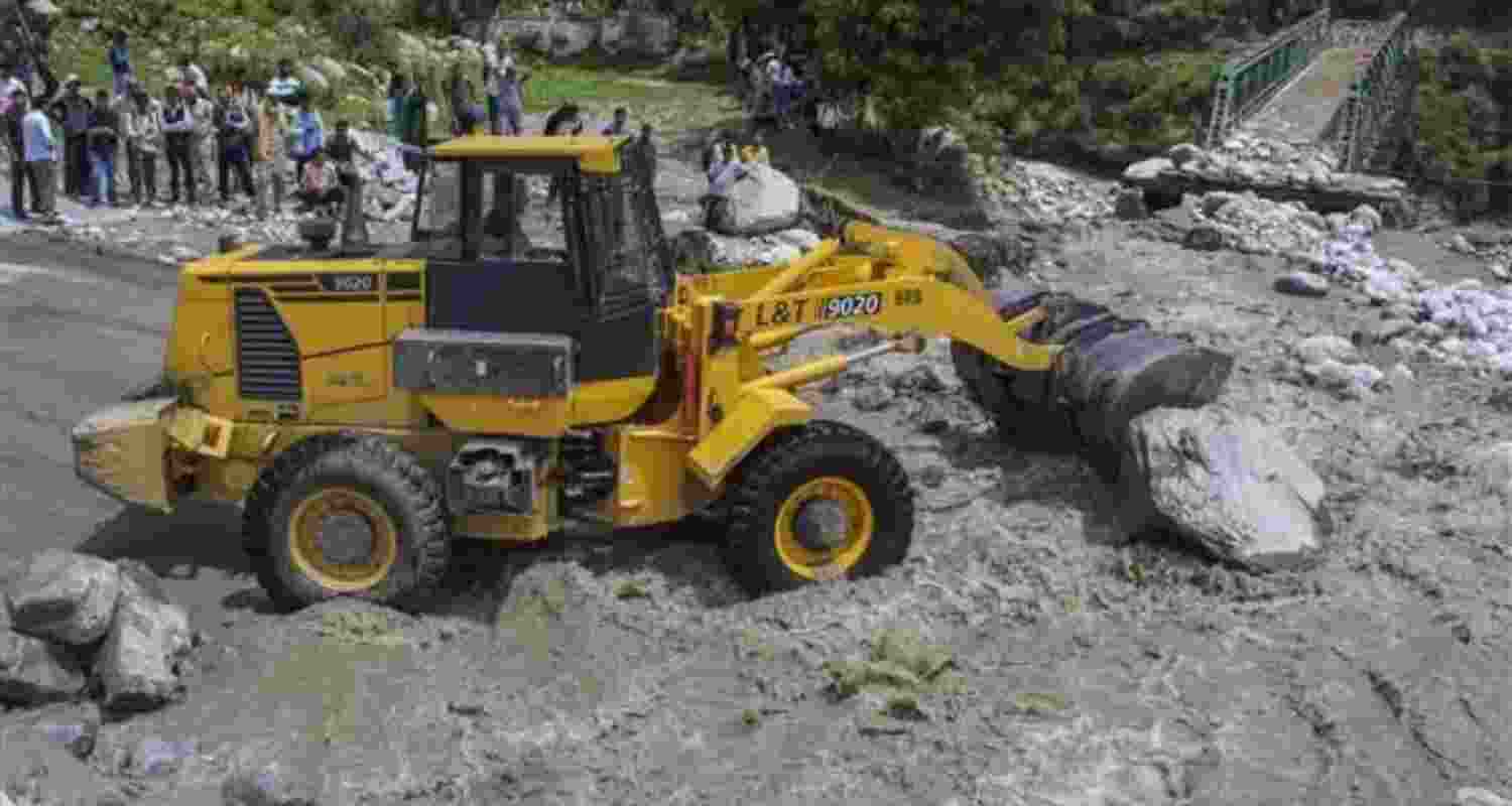 Heavy rains continued to lash Himachal, triggering more landslides and flashfloods. Over 250 roads are blocked, many areas have no electricity or water, and the death toll has reached 170. Losses have crossed ₹1,600 crore. Heavy rains continued to lash Himachal, triggering more landslides and flashfloods. Over 250 roads are blocked, many areas have no electricity or water, and the death toll has reached 170. Losses have crossed ₹1,600 crore.