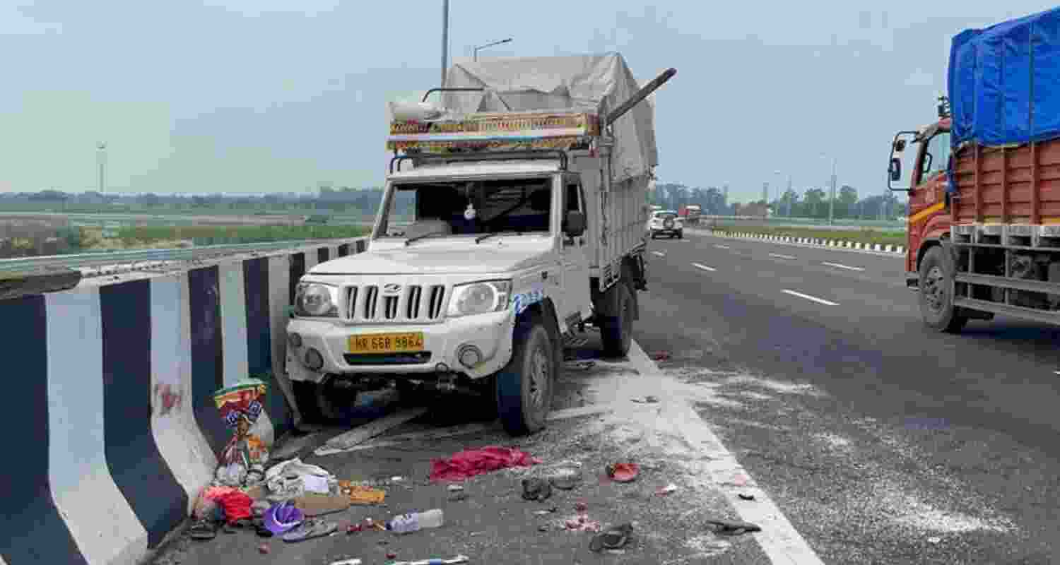 A pick-up vehicle collided with a canter on the KMP Expressway near Nilothi village on Wednesday. A pick-up vehicle collided with a canter on the KMP Expressway near Nilothi village on Wednesday.