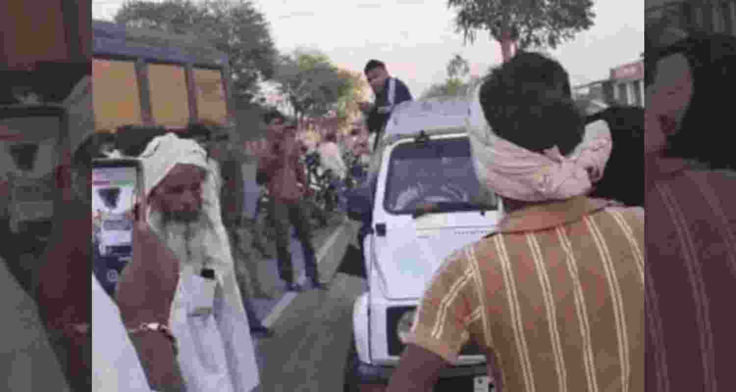 A team of Meghalaya Police came under attack while taking ATM robbery accused Rahul Khan from Nuh in Haryana to Meghalaya on transit remand. A team of Meghalaya Police came under attack while taking ATM robbery accused Rahul Khan from Nuh in Haryana to Meghalaya on transit remand.