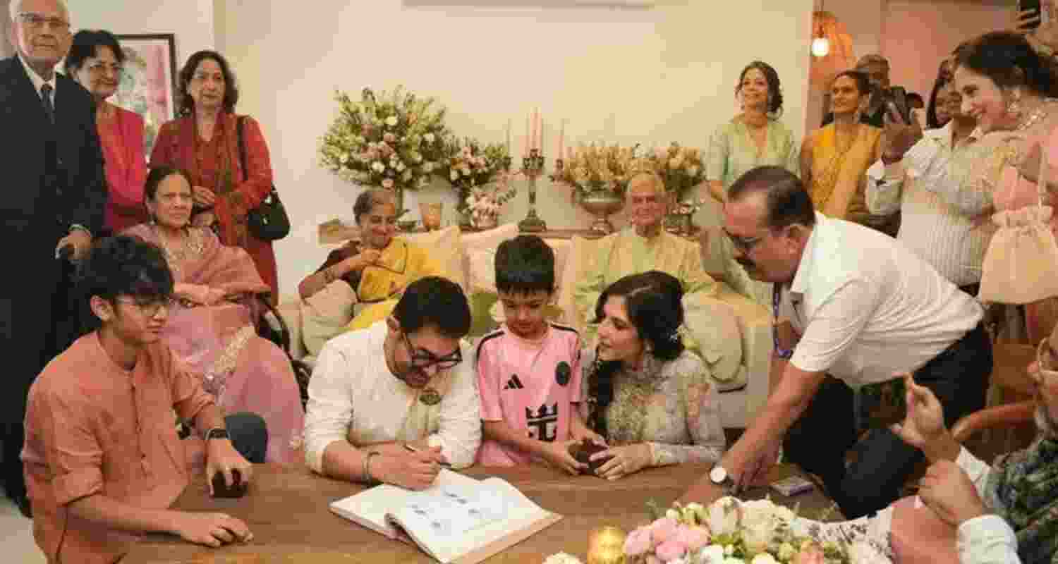 Aamir Khan and Gauri Spratt are married! Aamir Khan and Gauri Spratt are married!