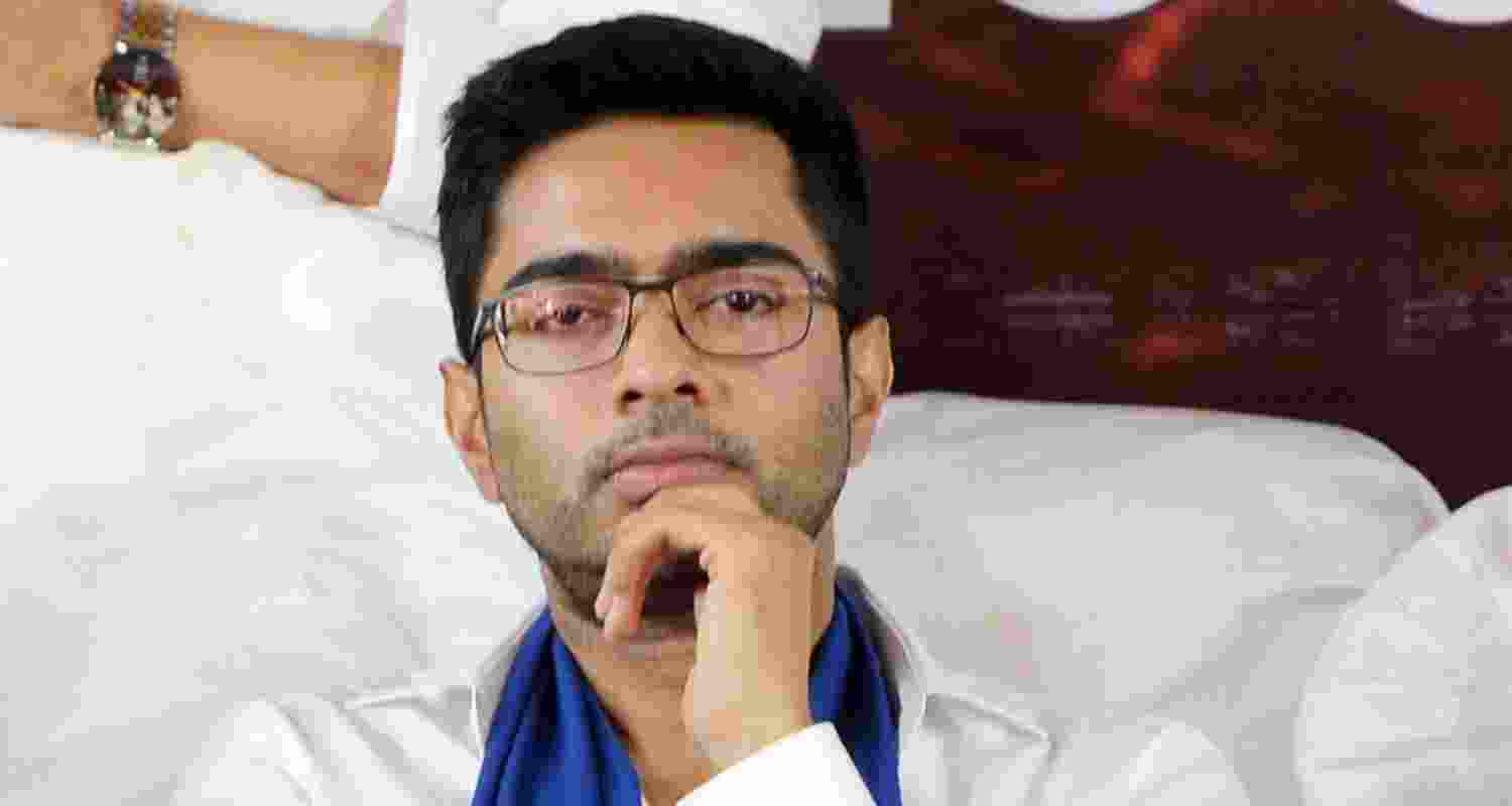 No foreign trip now; Cal HC sends Abhishek to SSKM for eye treatment No foreign trip now; Cal HC sends Abhishek to SSKM for eye treatment