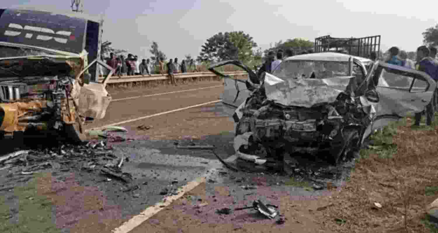 The accident occurred at approximately 7.30 am near Neelamandi Tanda in Bhalki taluk. The accident occurred at approximately 7.30 am near Neelamandi Tanda in Bhalki taluk.