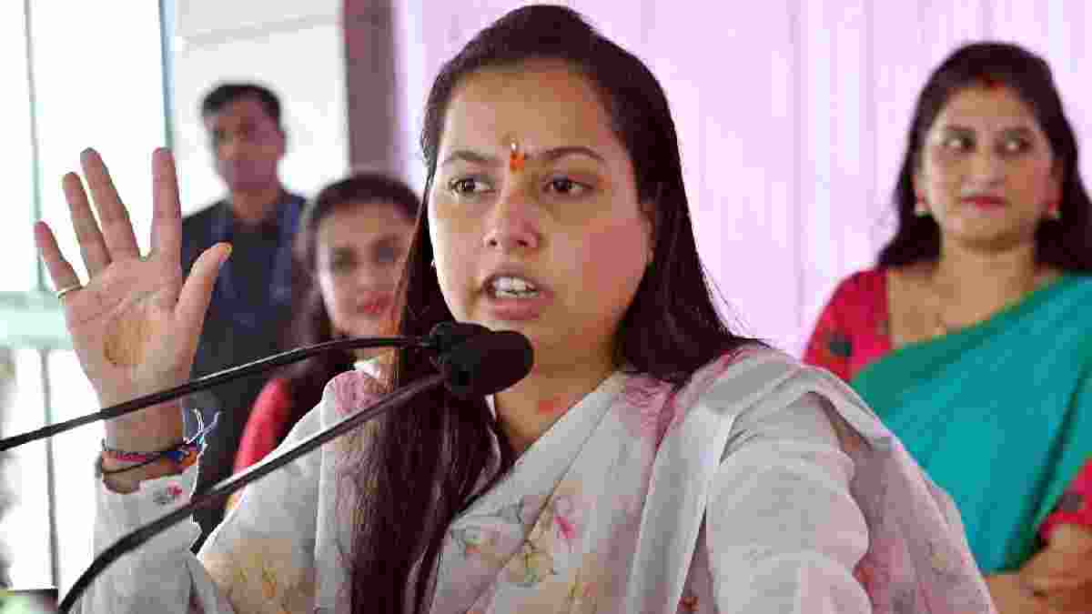 Maharashtra govt receives 2.4 cr applications for Ladki Bahin Scheme Maharashtra govt receives 2.4 cr applications for Ladki Bahin Scheme