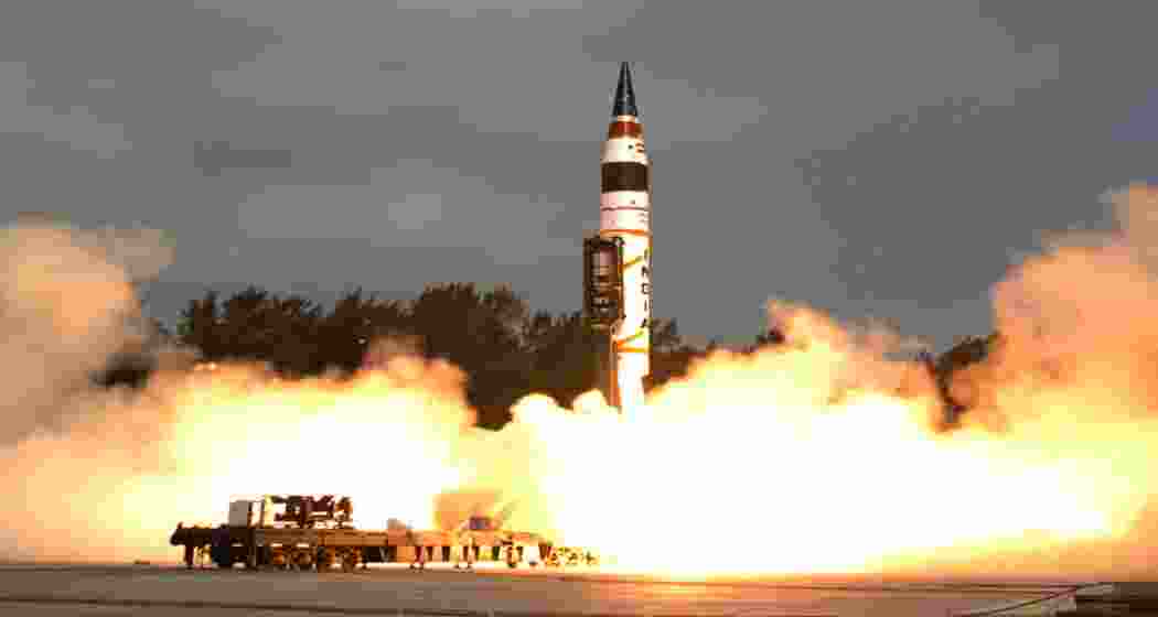 An Agni missile during a test launch. India successfully tested a MIRV-capable system, demonstrating its ability to strike multiple targets and strengthening strategic defence preparedness. An Agni missile during a test launch. India successfully tested a MIRV-capable system, demonstrating its ability to strike multiple targets and strengthening strategic defence preparedness.
