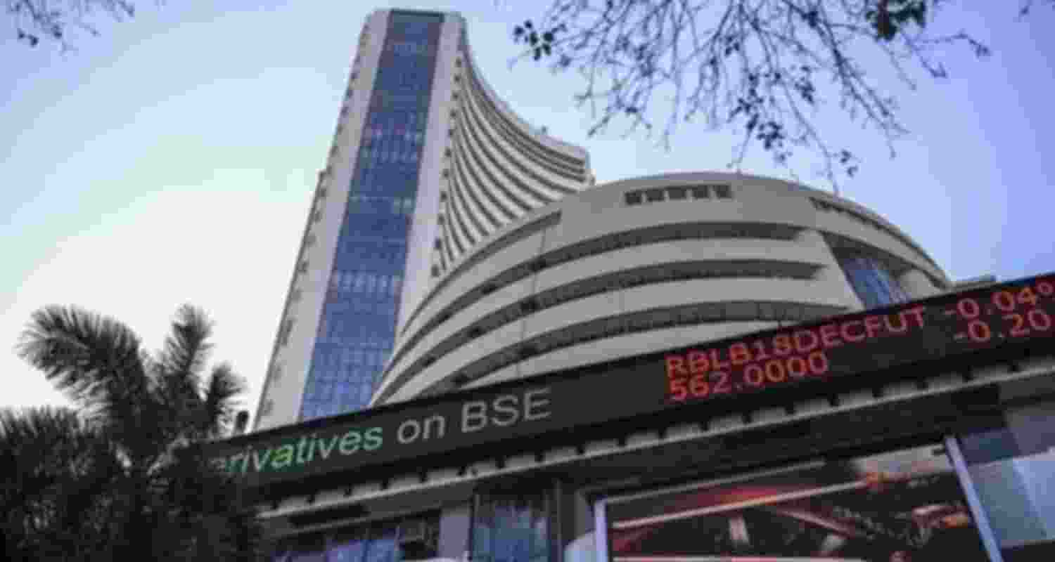 Sensex jumps over 900 points in early trades Sensex jumps over 900 points in early trades