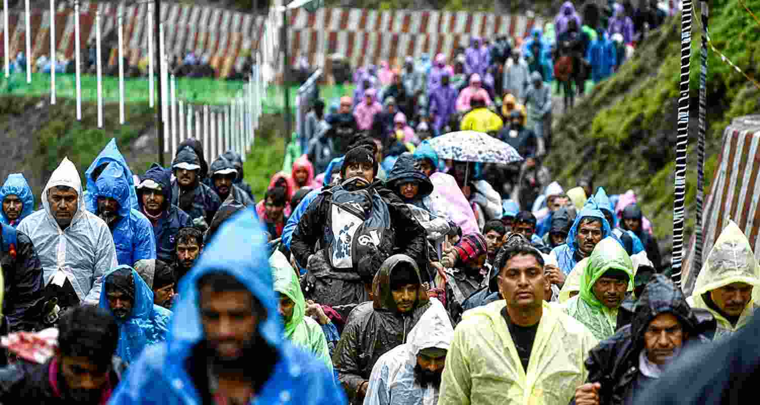 A fresh batch of 5,200 Amarnath pilgrims left Jammu as departures crossed 1 lakh, while the Yatra surpassed 3 lakh devotees in 13 days. A fresh batch of 5,200 Amarnath pilgrims left Jammu as departures crossed 1 lakh, while the Yatra surpassed 3 lakh devotees in 13 days.