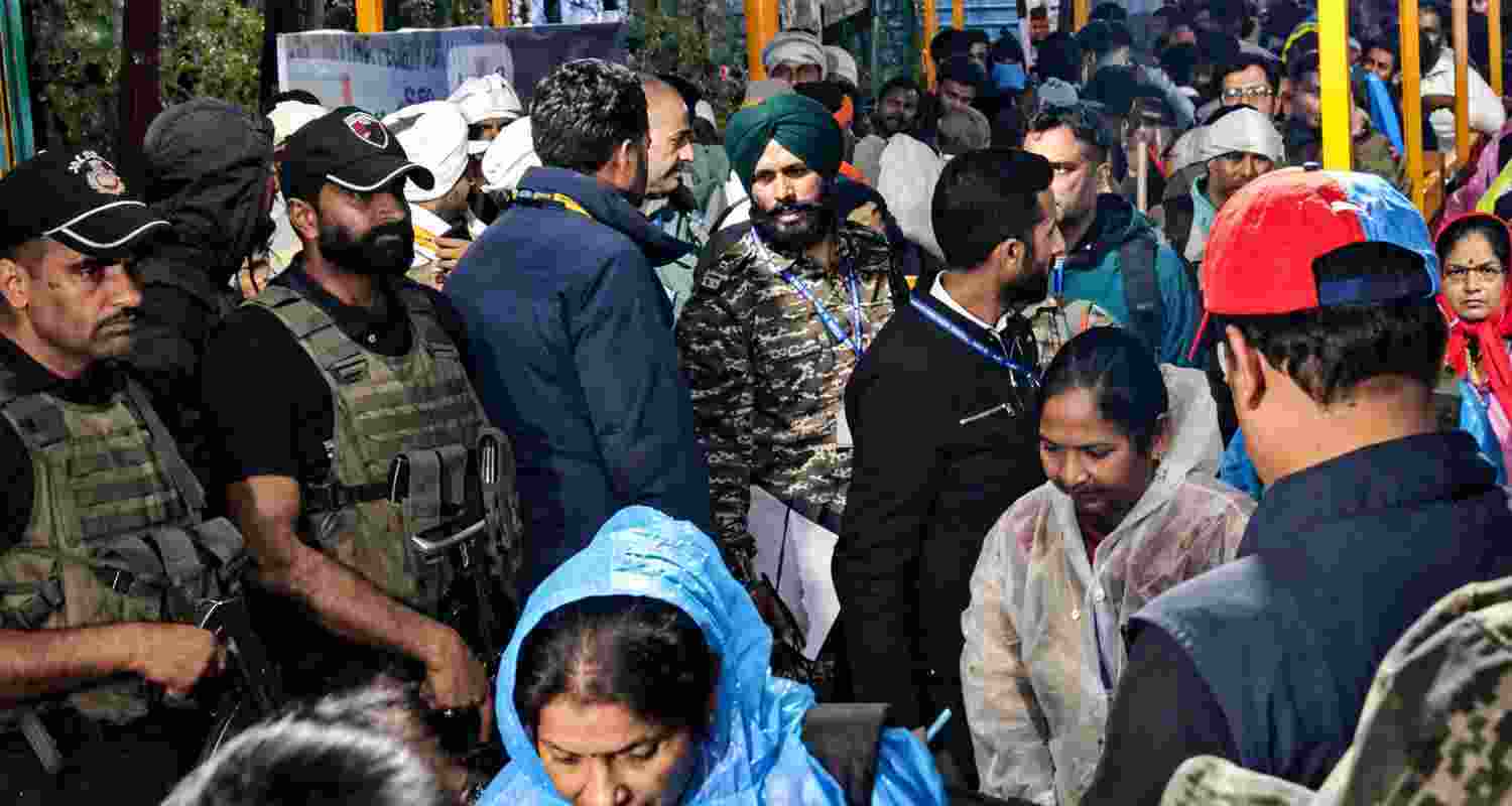 The second batch of 3,865 Amarnath Yatra pilgrims left Jammu for Baltal and Pahalgam under tight security as authorities ensured smooth arrangements. The second batch of 3,865 Amarnath Yatra pilgrims left Jammu for Baltal and Pahalgam under tight security as authorities ensured smooth arrangements.