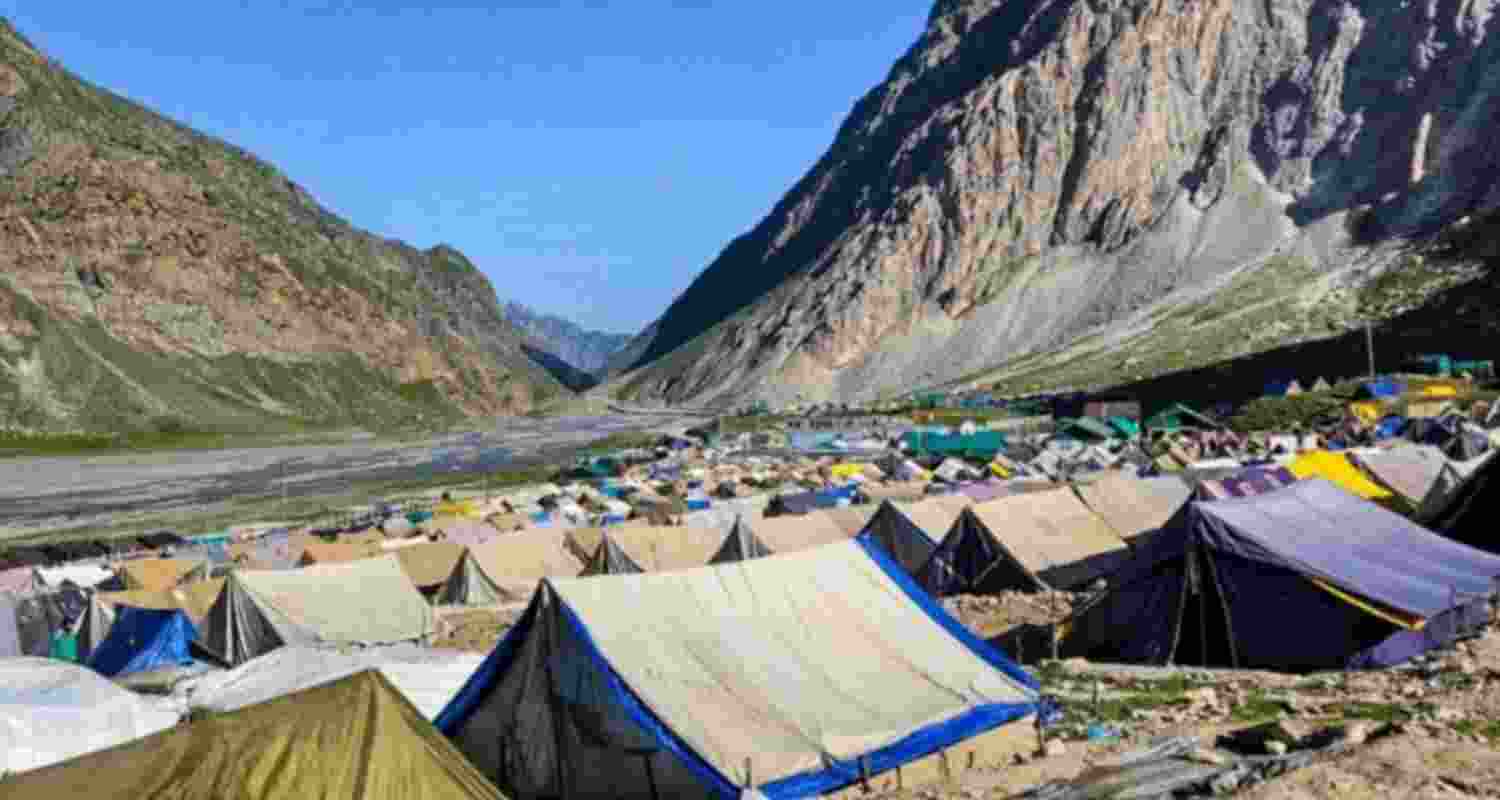 Fifth batch of over 5,700 Amarnath Pilgrims departs for Valley Fifth batch of over 5,700 Amarnath Pilgrims departs for Valley