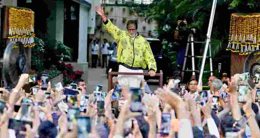 Amitabh Bachchan greets his devoted fans with a warm wave outside his Jalsa residence in Mumbai’s Juhu. File photo. Amitabh Bachchan greets his devoted fans with a warm wave outside his Jalsa residence in Mumbai’s Juhu. File photo.