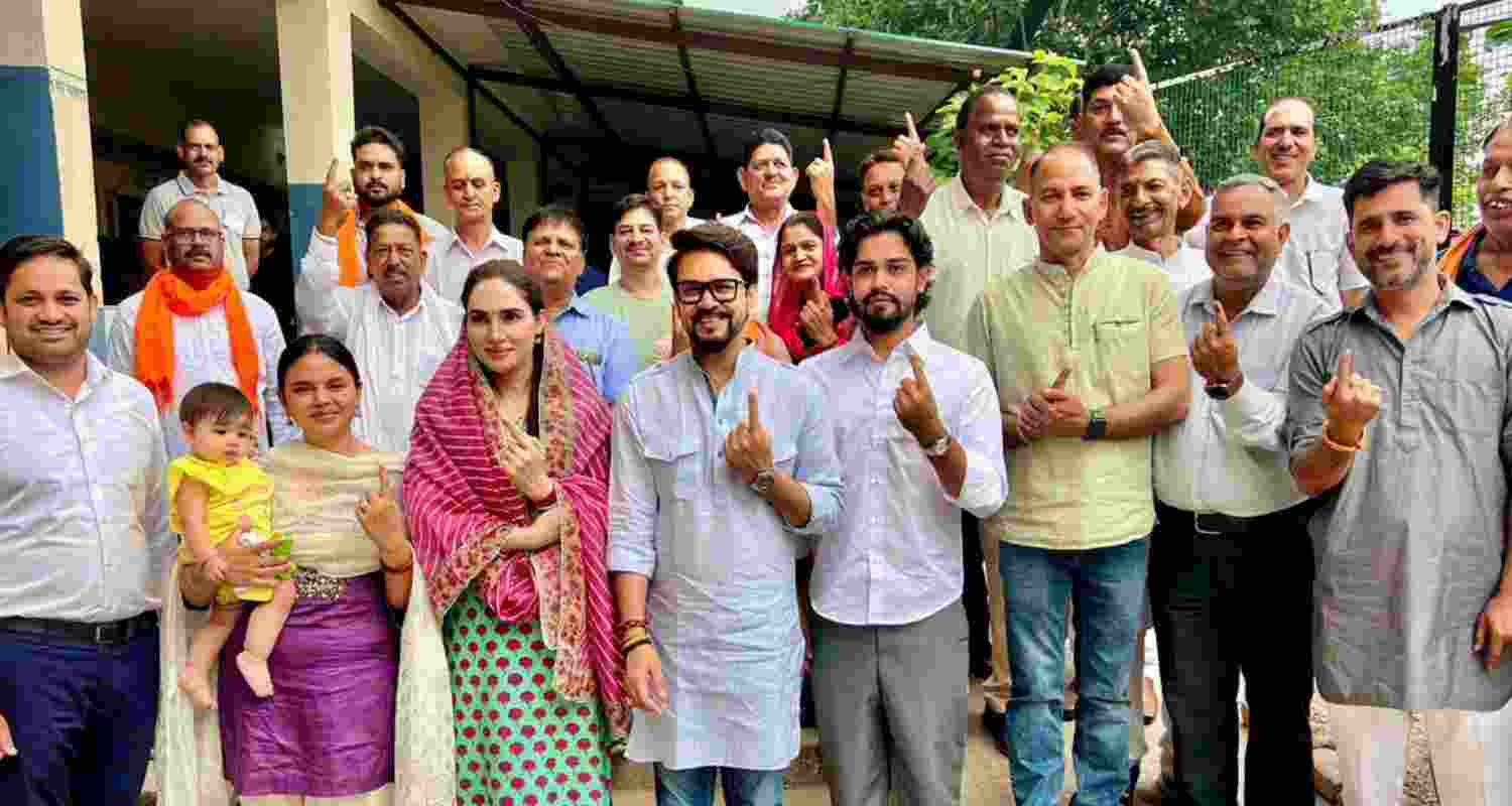 Hamirpur BJP MP Anurag Thakur with family members after voting Hamirpur BJP MP Anurag Thakur with family members after voting