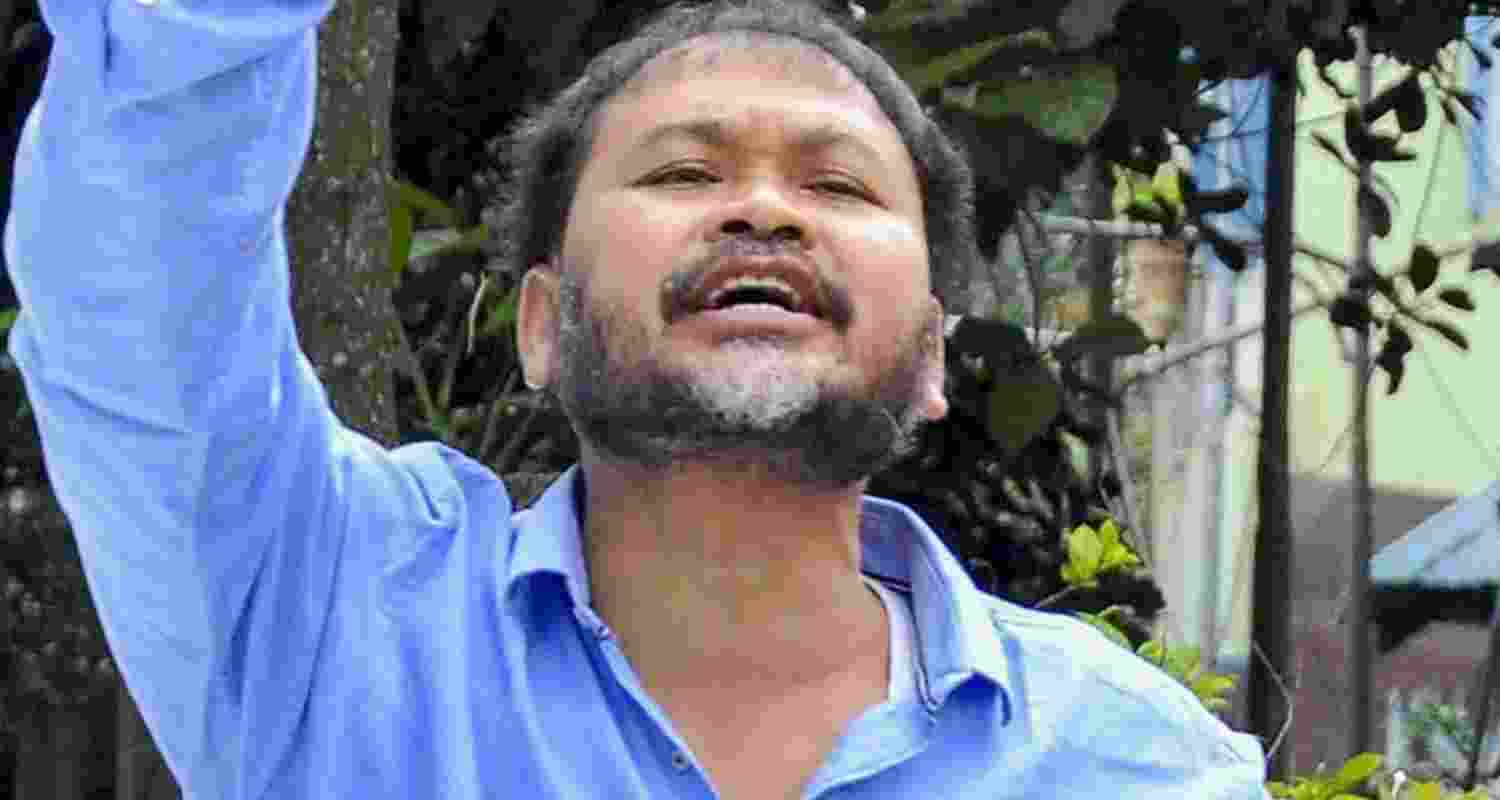 Assam MLA Akhil Gogoi faces angry reactions from flood-hit residents in Sivasagar over delayed relief and exclusion from the Rs 15,000 aid package. Assam MLA Akhil Gogoi faces angry reactions from flood-hit residents in Sivasagar over delayed relief and exclusion from the Rs 15,000 aid package.