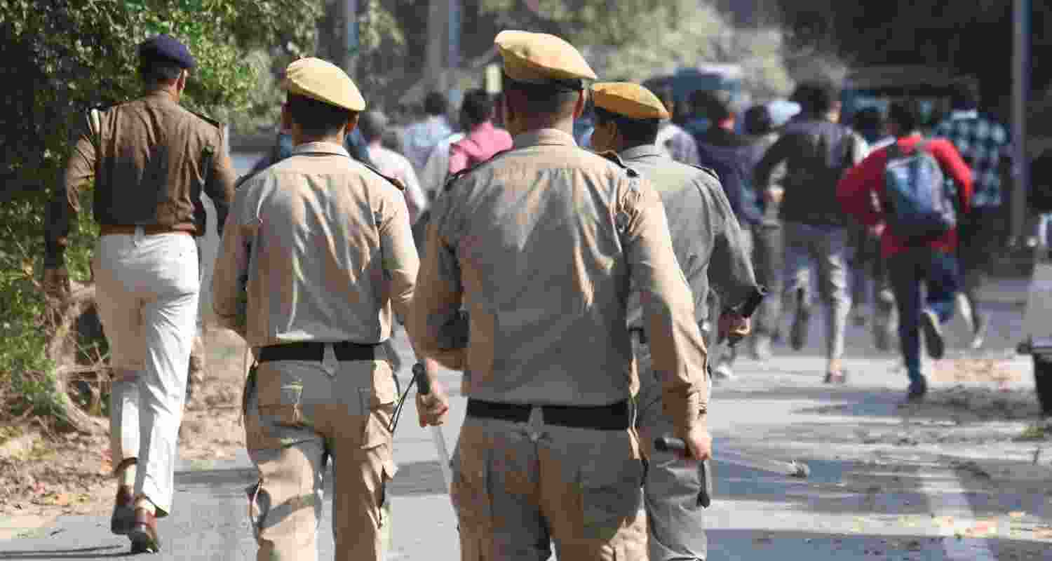 ‘Mentally unsound’ youth shot dead in Bihar, 5 cops suspended ‘Mentally unsound’ youth shot dead in Bihar, 5 cops suspended