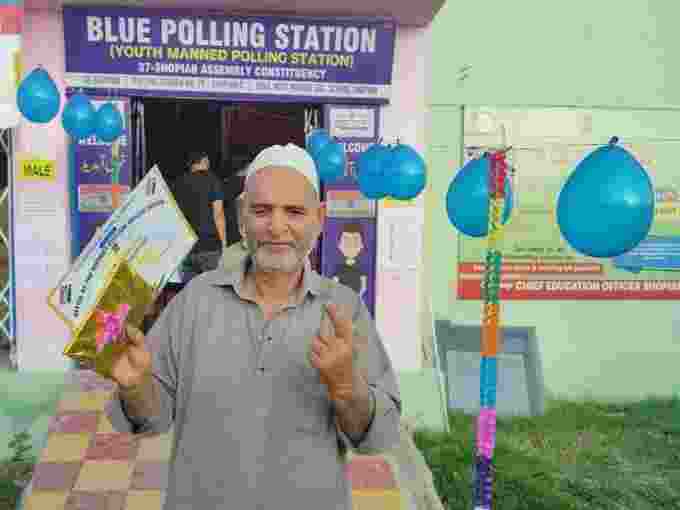 In an initiative to increase voter participation, the district administration in Shopian felicitated voters who were among the first to report on the polling stations on Wednesday. In an initiative to increase voter participation, the district administration in Shopian felicitated voters who were among the first to report on the polling stations on Wednesday.