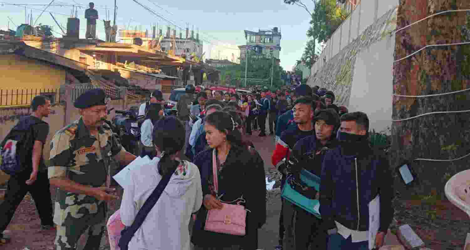 Over 10,000 register for 300 BSF constable posts Over 10,000 register for 300 BSF constable posts