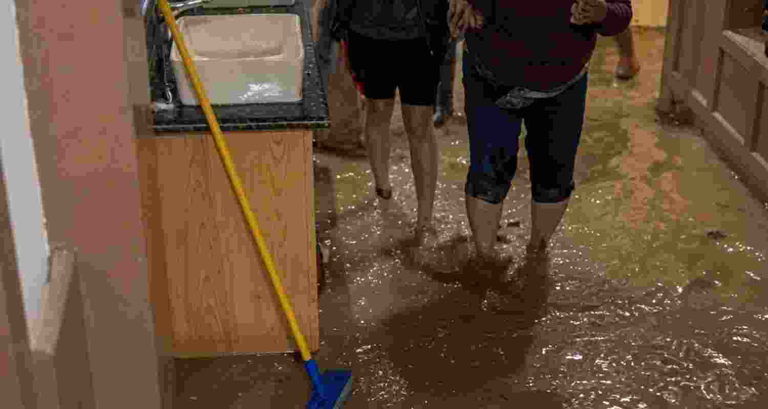 Two cloudbursts triggered flash floods in Anantnag's Pahalgam and Shangus, damaging homes, hotels and orchards. No casualties were reported. Two cloudbursts triggered flash floods in Anantnag's Pahalgam and Shangus, damaging homes, hotels and orchards. No casualties were reported.