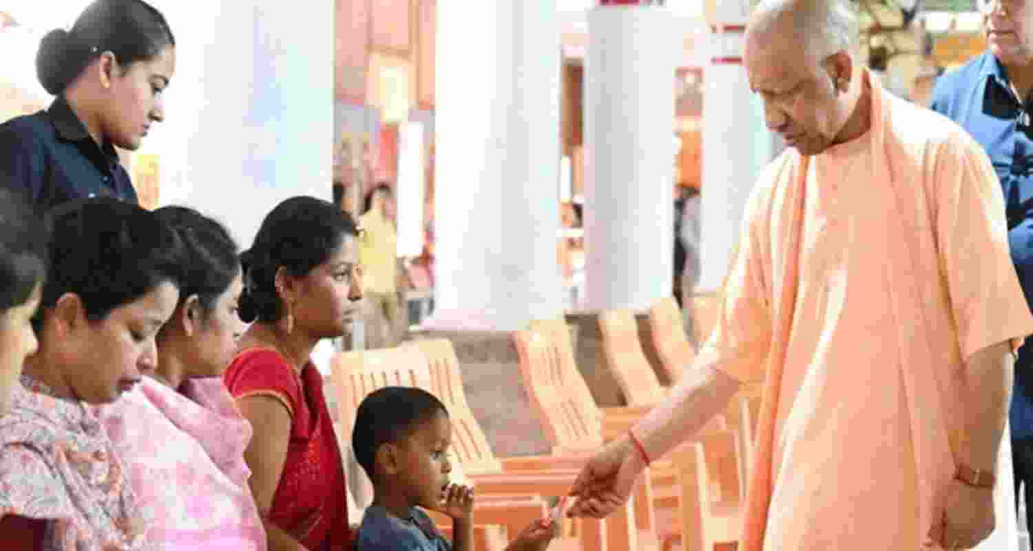 CM Yogi hears 200 grievances at 'Janta Darshan', vows help CM Yogi hears 200 grievances at 'Janta Darshan', vows help