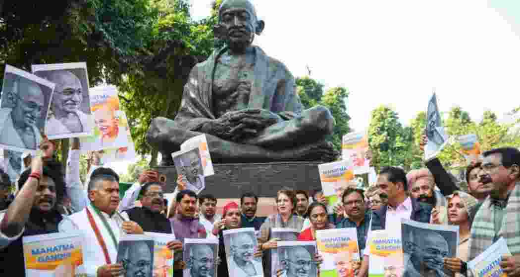 Congress workers stage a protest against the repeal of MGNREGA in New Delhi on Saturday. Congress workers stage a protest against the repeal of MGNREGA in New Delhi on Saturday.