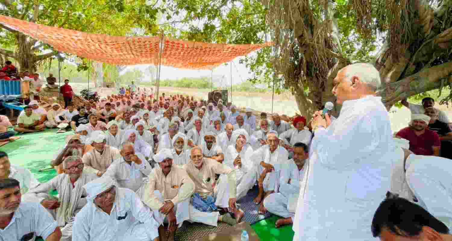 Congress leader Bhupinder Singh Hooda during his meeting with farmers. Congress leader Bhupinder Singh Hooda during his meeting with farmers.