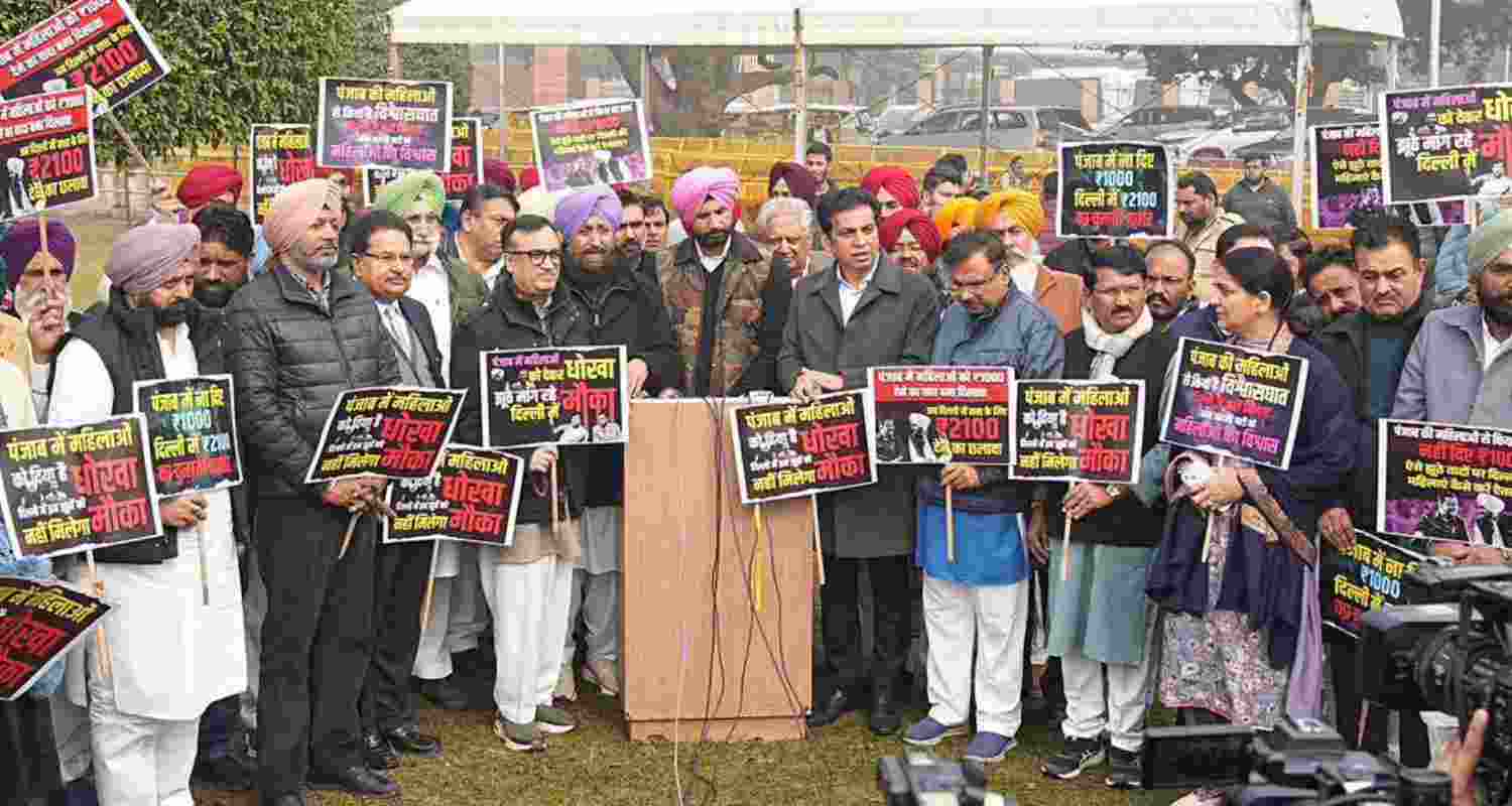 Punjab Congress warns Delhi voters about AAP's unfulfilled promises. Punjab Congress warns Delhi voters about AAP's unfulfilled promises.