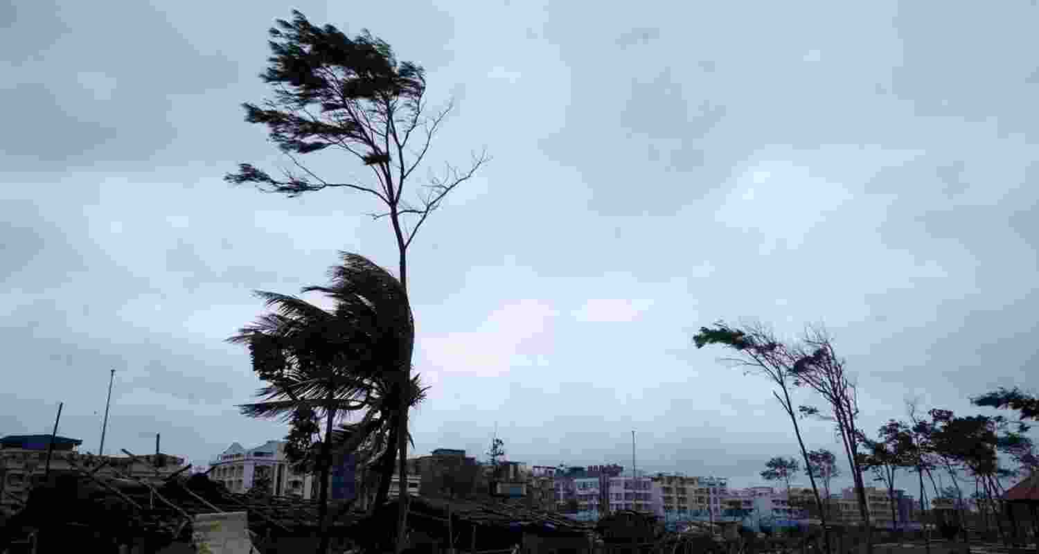 Cyclone Dana spares Odisha, Bengal of major damage Cyclone Dana spares Odisha, Bengal of major damage