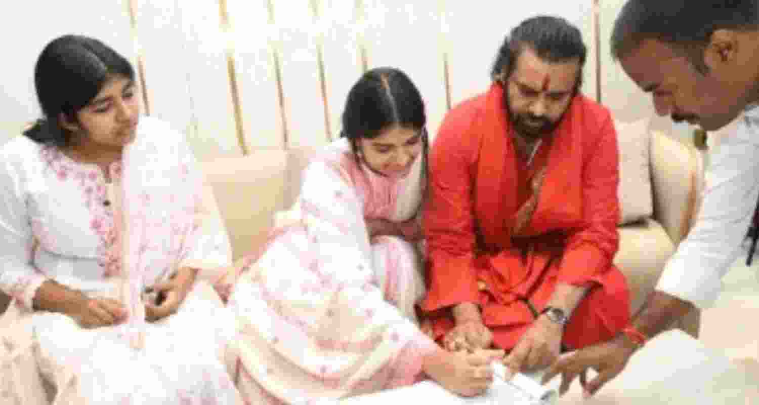 DCM Pawan Kalyan's daughter declares faith before visiting Tirupati temple
DCM Pawan Kalyan's daughter declares faith before visiting Tirupati temple