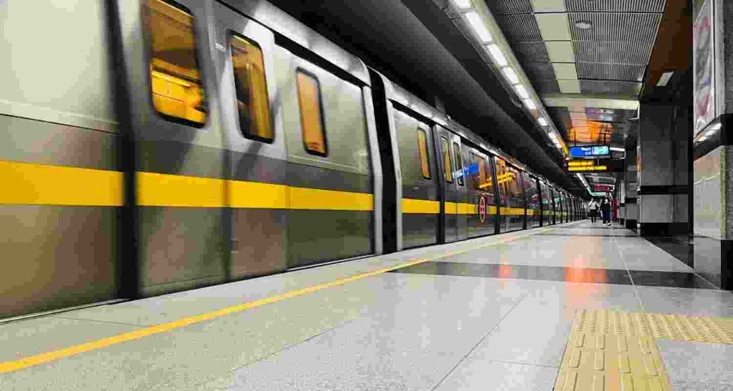 Engineer killed, foreman injured in Delhi Metro mishap Engineer killed, foreman injured in Delhi Metro mishap