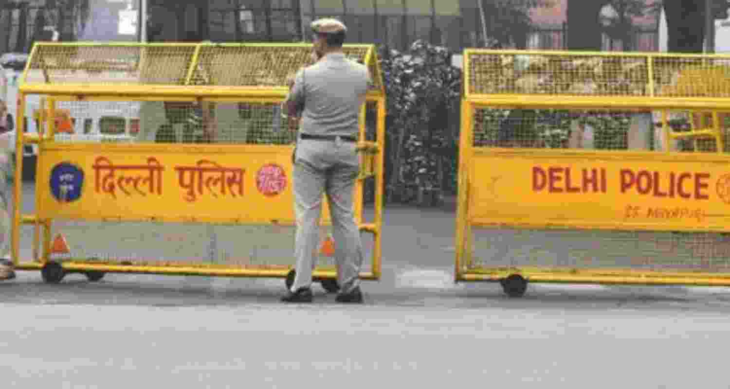 Delhi Police busted interstate cyber fraud gangs linked to ₹40 crore scams, arresting 35 accused and recovering cash, SIM cards and devices. Delhi Police busted interstate cyber fraud gangs linked to ₹40 crore scams, arresting 35 accused and recovering cash, SIM cards and devices.