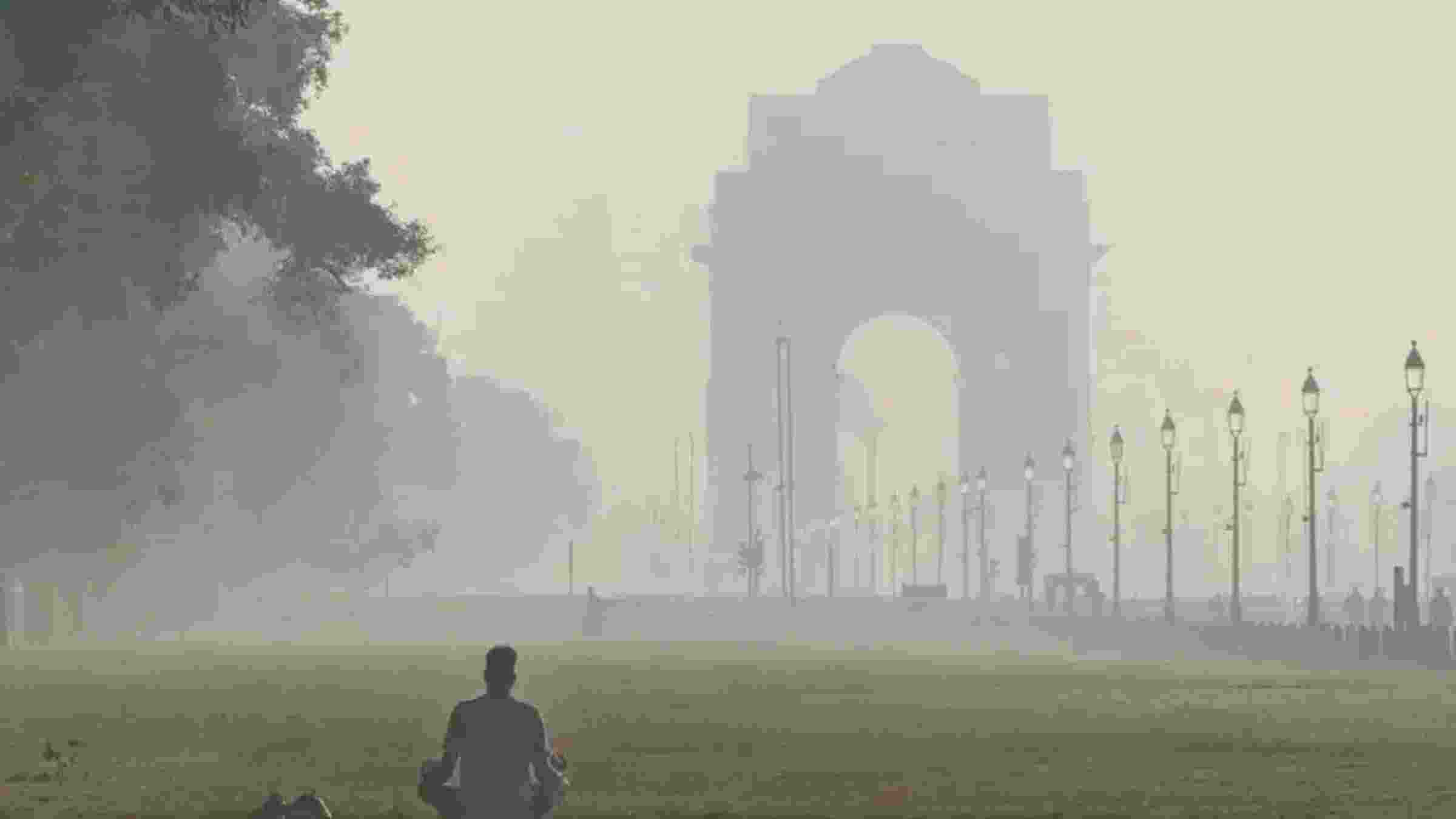 Delhi witnesses unusual weather pattern in Feb, AQI 'very poor' Delhi witnesses unusual weather pattern in Feb, AQI 'very poor'