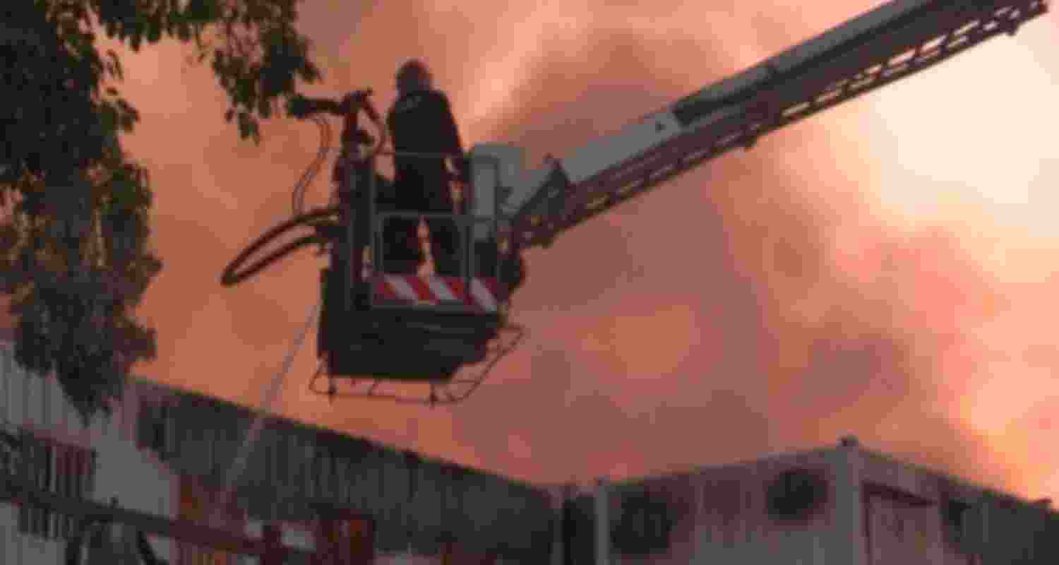Fire guts labour settlements near Delhi's Udyog Bhawan Fire guts labour settlements near Delhi's Udyog Bhawan
