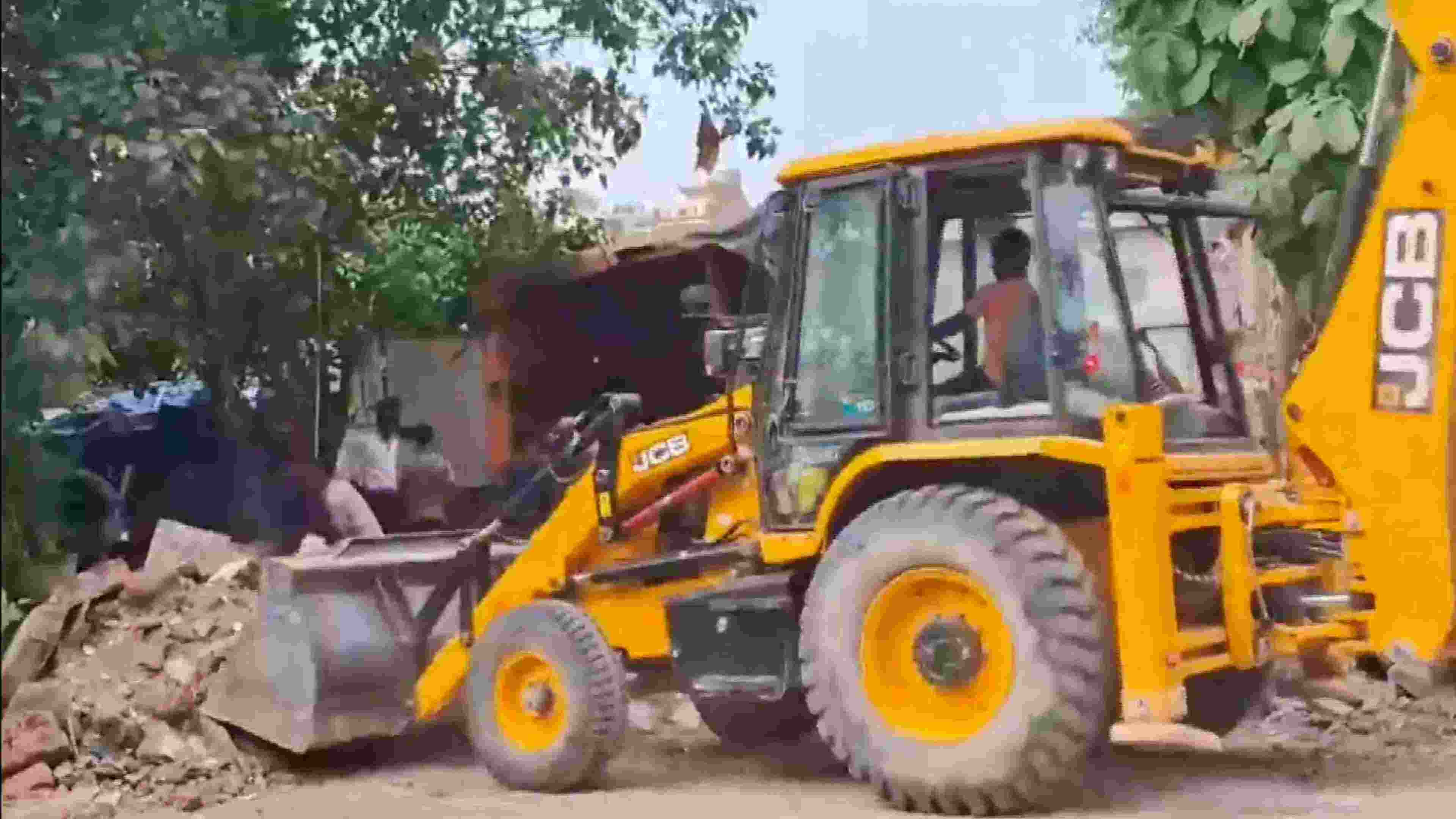 J&K CM slams officials for conducting demolitions without consent J&K CM slams officials for conducting demolitions without consent