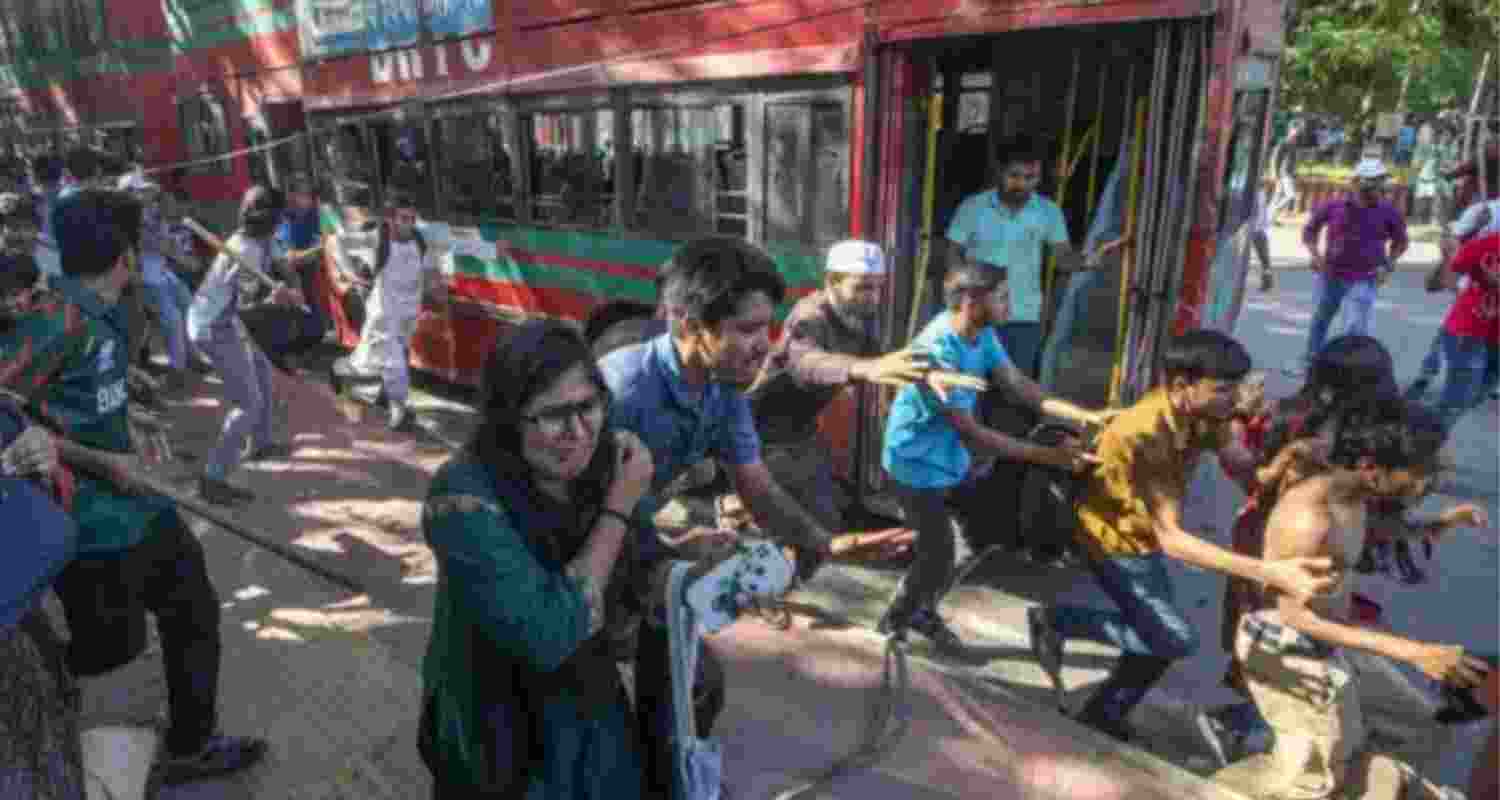 Dhaka University shuts indefinitely amid violence Dhaka University shuts indefinitely amid violence