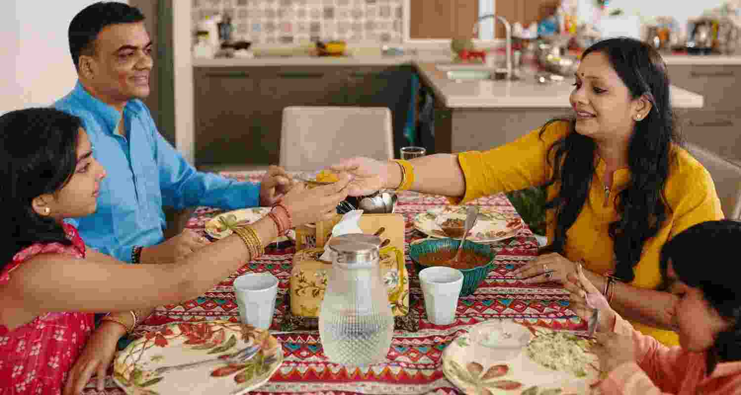 Should we eat dinner earlier in winter? Should we eat dinner earlier in winter?