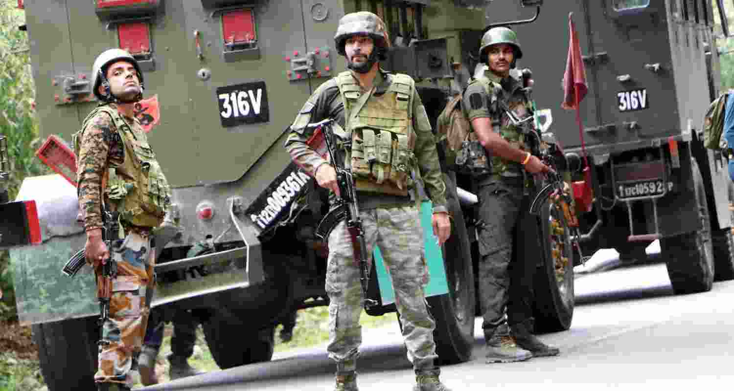Terrorist killed, soldier injured in ongoing J&K encounter Terrorist killed, soldier injured in ongoing J&K encounter