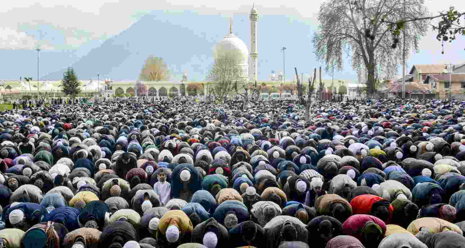 People from the Muslim community offer 'namaz' during the 'Eid al-Fitr' festival, at Dargah Hazratbal Shrine in Srinagar, Saturday. People from the Muslim community offer 'namaz' during the 'Eid al-Fitr' festival, at Dargah Hazratbal Shrine in Srinagar, Saturday.
