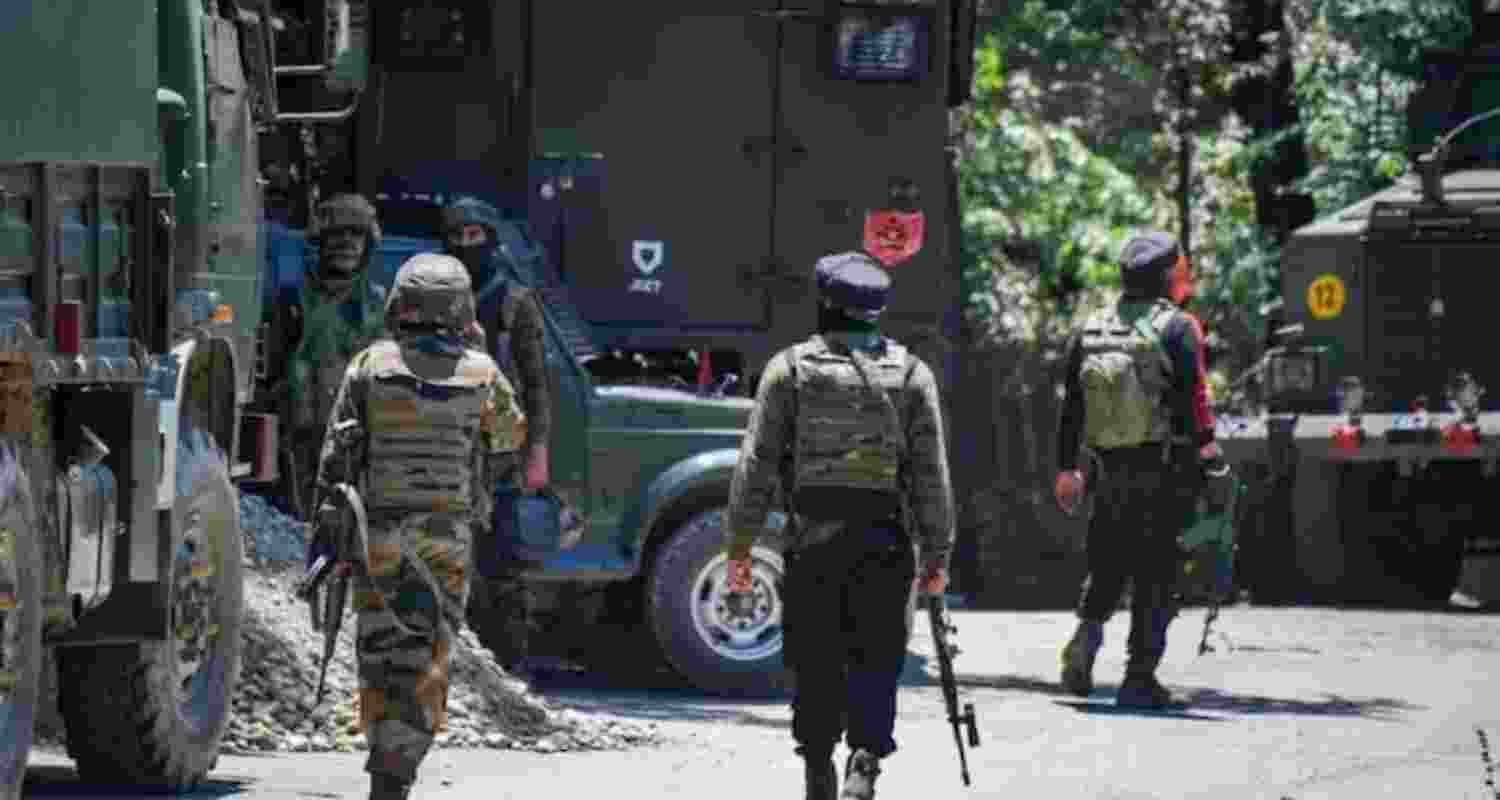Kulgam encounter leaves one terrorist dead 3 Army Jawans hurt. Kulgam encounter leaves one terrorist dead 3 Army Jawans hurt.