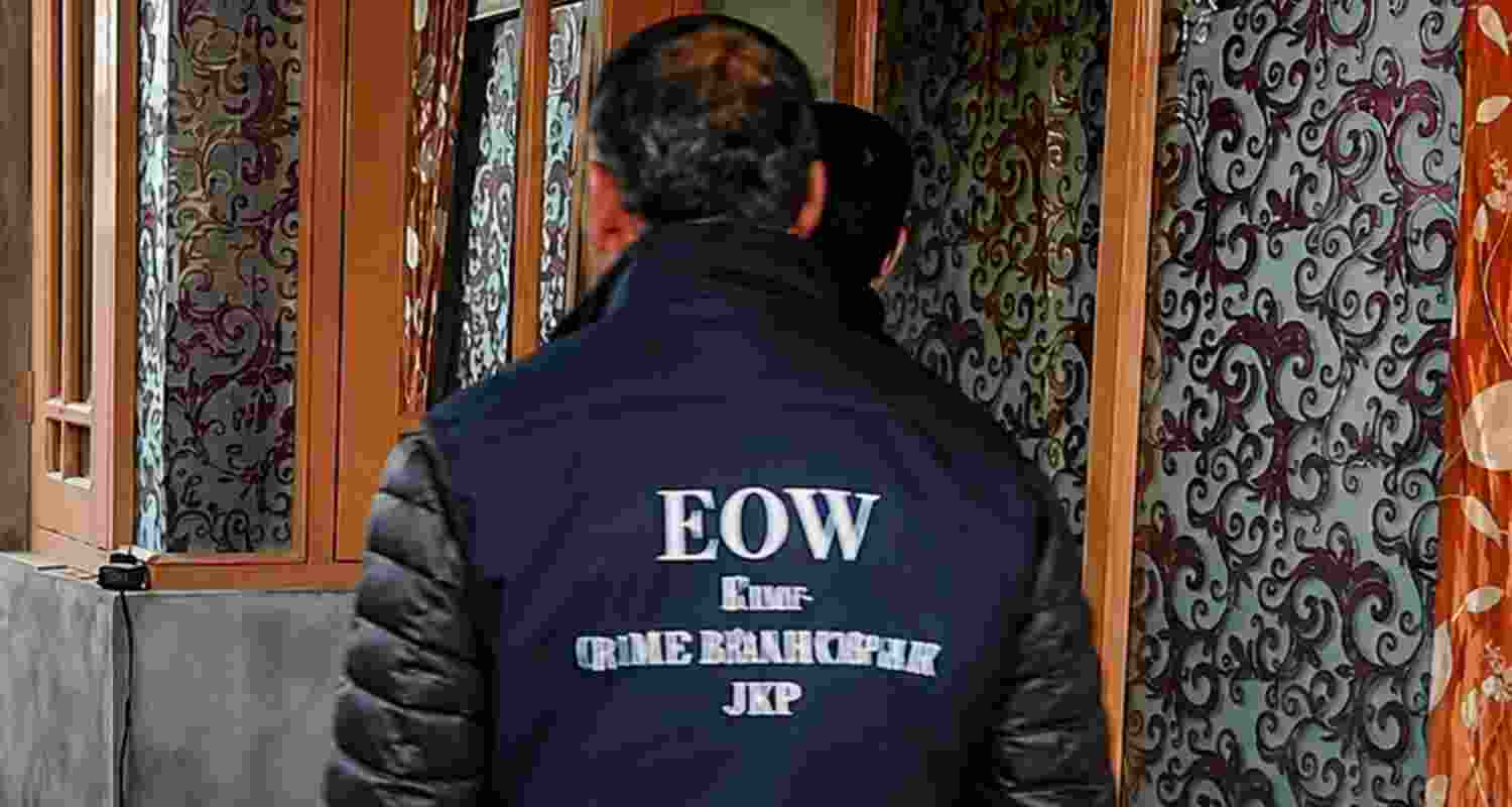 Crime Branch Kashmir files chargesheet against four accused in a ₹2.5 crore Kashmiri shawl fraud case; 338 shawls worth ₹68 lakh recovered. Crime Branch Kashmir files chargesheet against four accused in a ₹2.5 crore Kashmiri shawl fraud case; 338 shawls worth ₹68 lakh recovered.